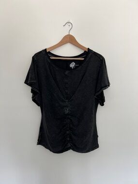 pilcro washes black flutter sleeve top with rouched front, size small